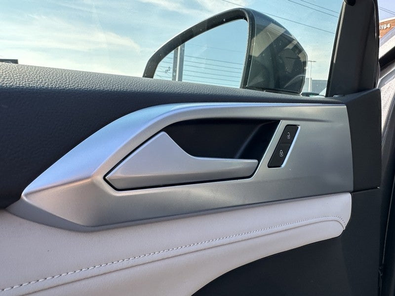 2025 Volkswagen Taos SE 4MOTION