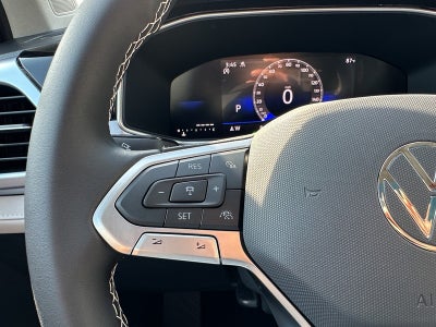 2025 Volkswagen Taos SE 4MOTION