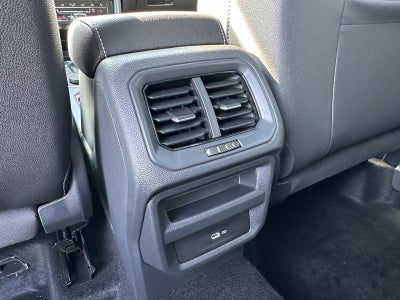 2025 Volkswagen Taos SE 4MOTION