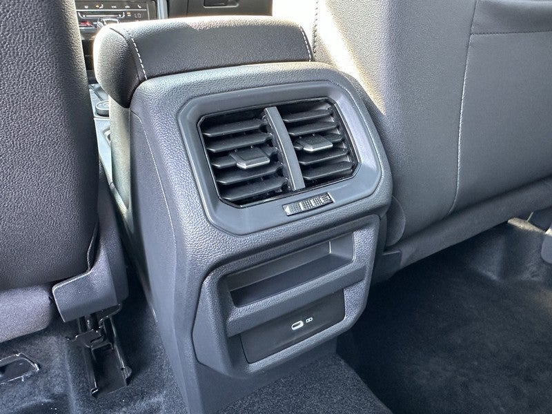 2025 Volkswagen Taos SE 4MOTION