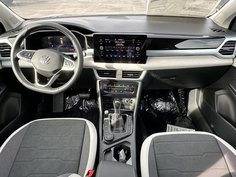 2025 Volkswagen Taos SE 4MOTION
