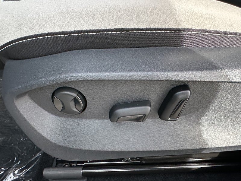 2025 Volkswagen Taos SE 4MOTION