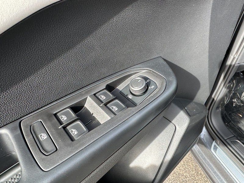 2025 Volkswagen Taos SE 4MOTION