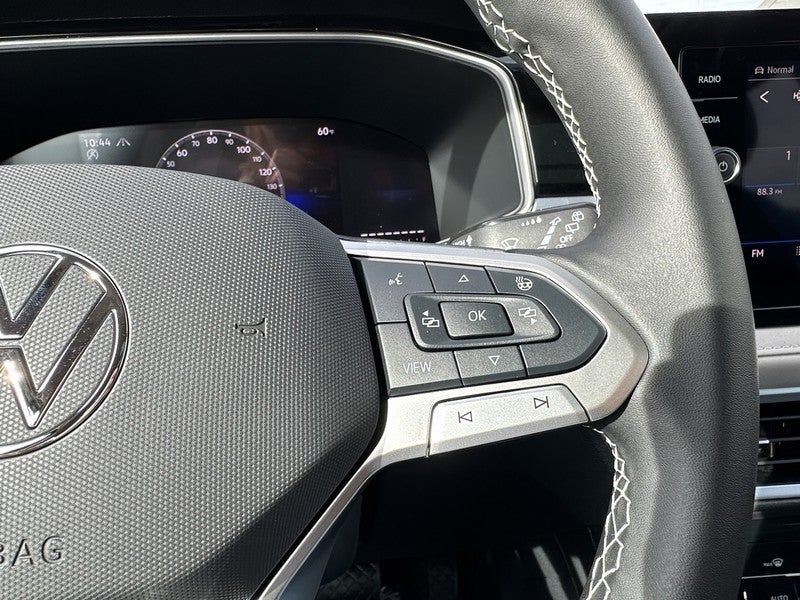 2025 Volkswagen Taos SE 4MOTION