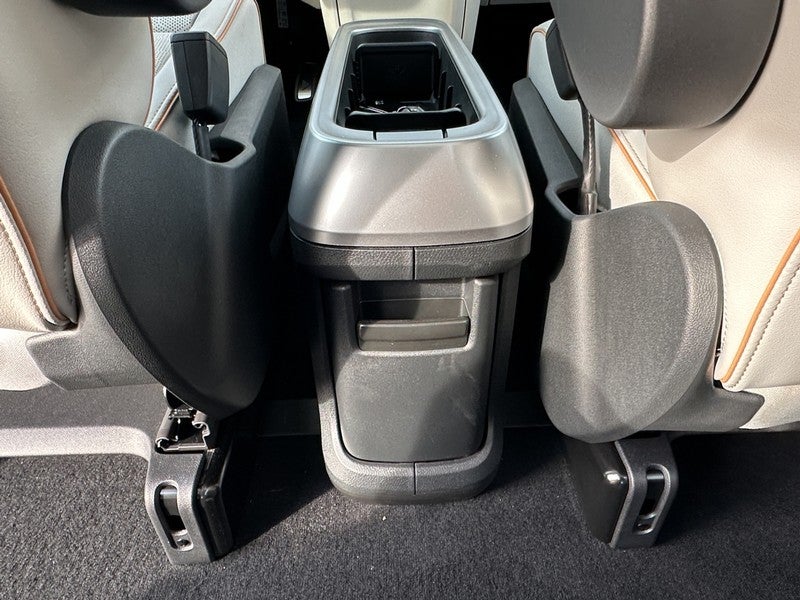 2025 Volkswagen ID. Buzz Pro S Plus 4MOTION w/Two-Tone