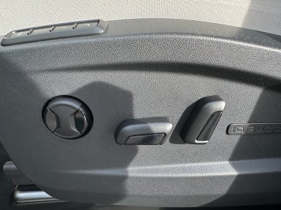 2025 Volkswagen ID. Buzz Pro S Plus 4MOTION w/Two-Tone